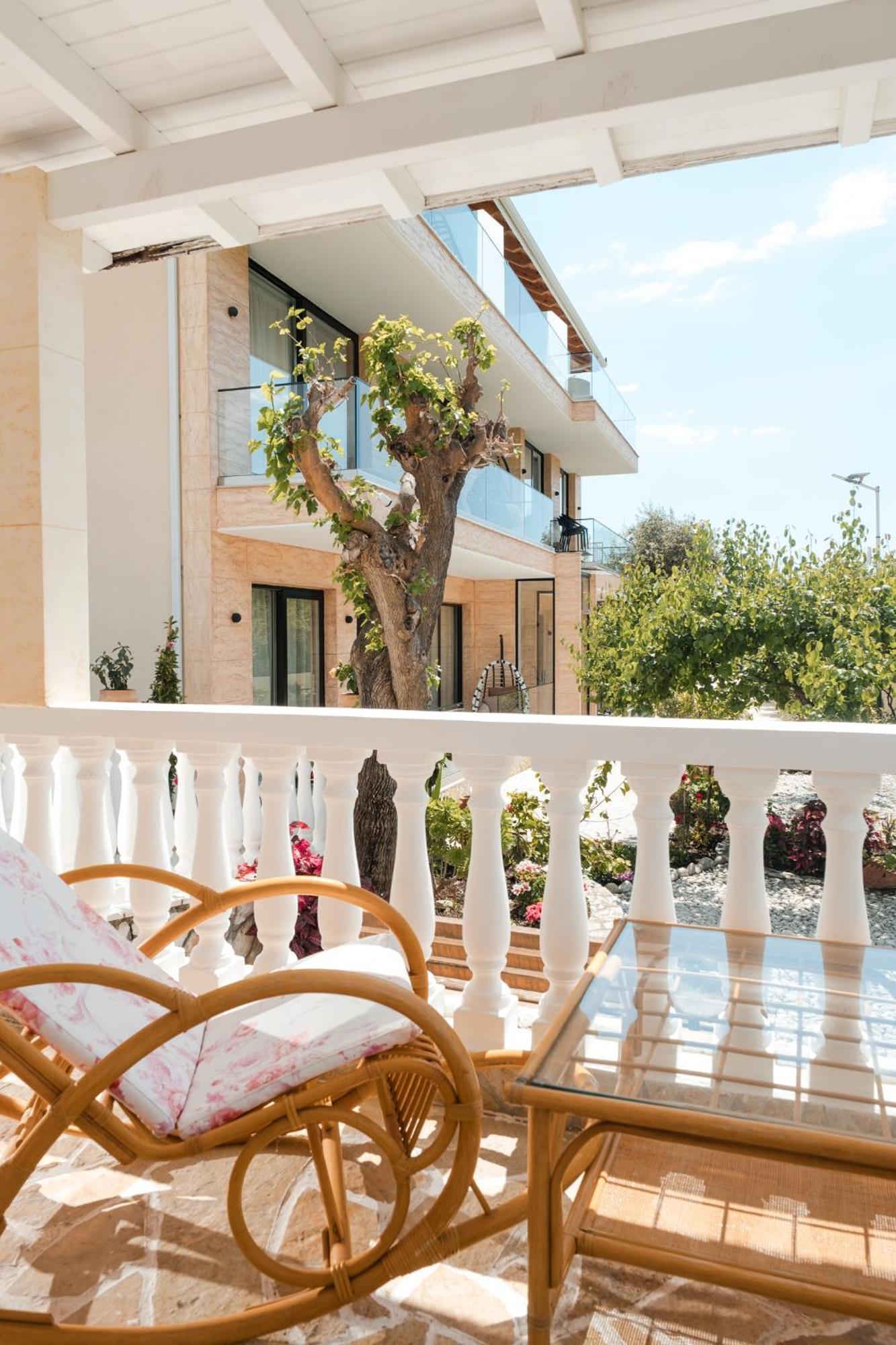 Vila Natali Himare Exterior photo